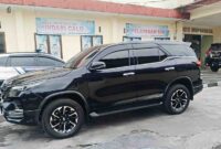 Babuk Fortuner diparkir di halaman Mapolres Minahasa 