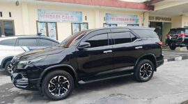 Babuk Fortuner diparkir di halaman Mapolres Minahasa 