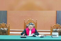 Hakim tunggal PN Manado Philip Pangalila saat membacakan amar putusan 